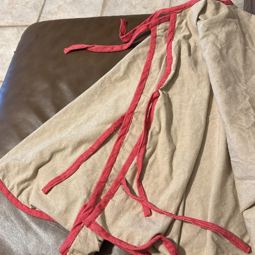 Tree Skirt - Picture 2 of 5